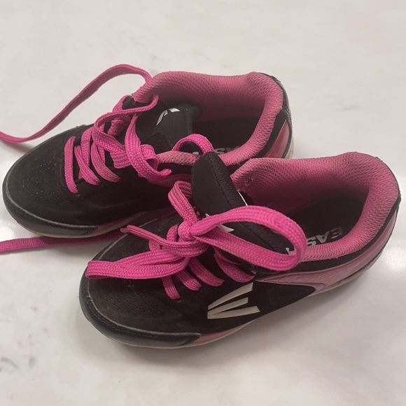 Baseball/ soccer shoes - Picture 2 of 5